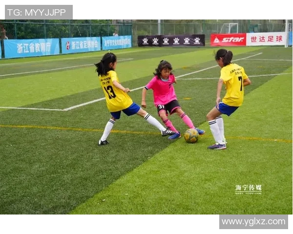 足球场上的小球星风采大汇聚精彩瞬间尽显足球魅力与青春活力