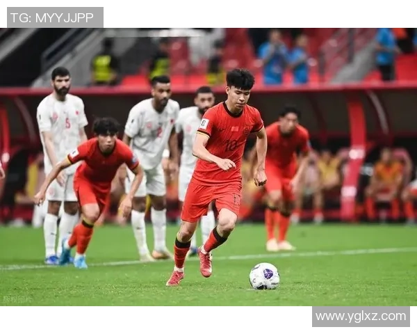 中国足球明星：他们如何在国际赛场上打破纪录与迎接挑战